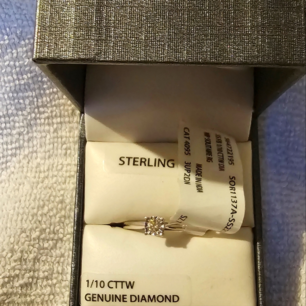 STERLING SILVER SOLITAIRE RING